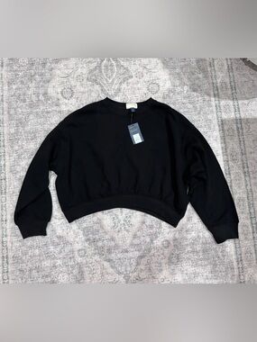 Universal Thread Black Cropped Crewneck Sweater in Basic Black size Large NWT